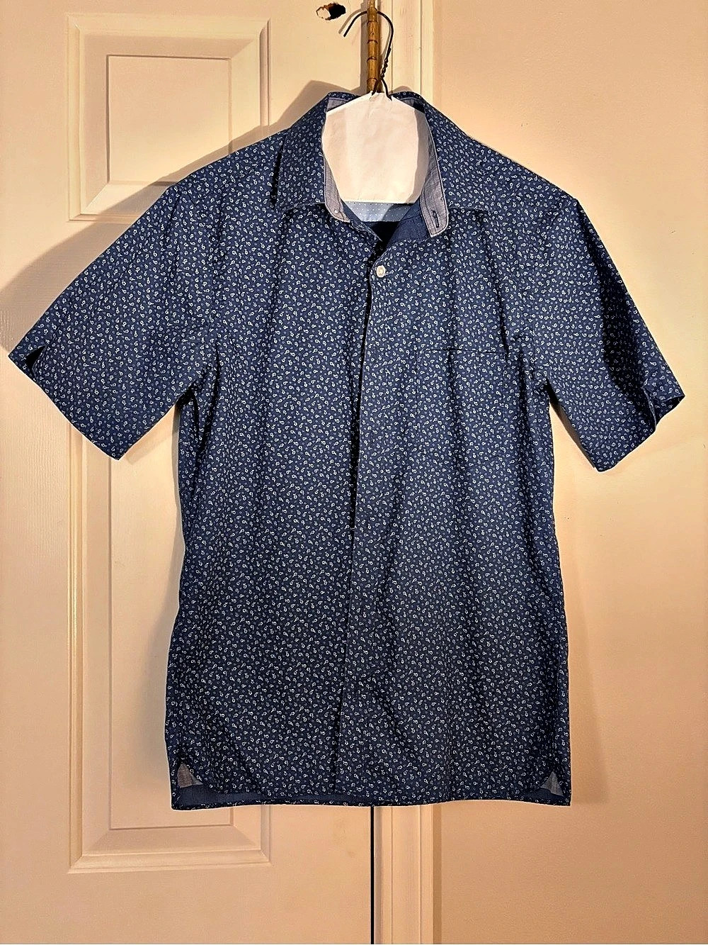 Van Heusen Floral Short Sleeve Shirt Size Small/. 14-141⁄2